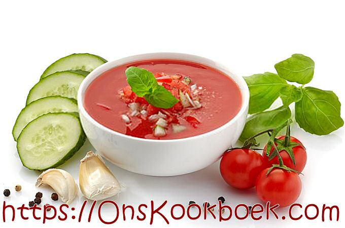 Komkommersoep met tomaat